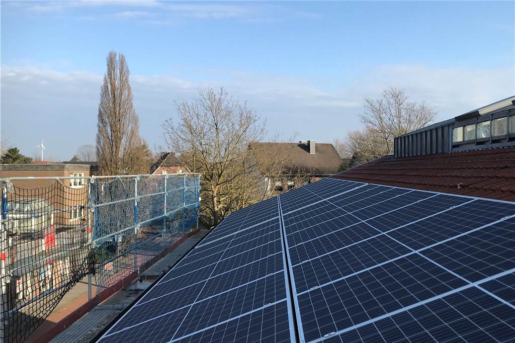 Energiemangel: Martin Tesing erwartet noch viele Diskussionen Die Photovoltaikanlage auf dem Raesfelder Rathaus