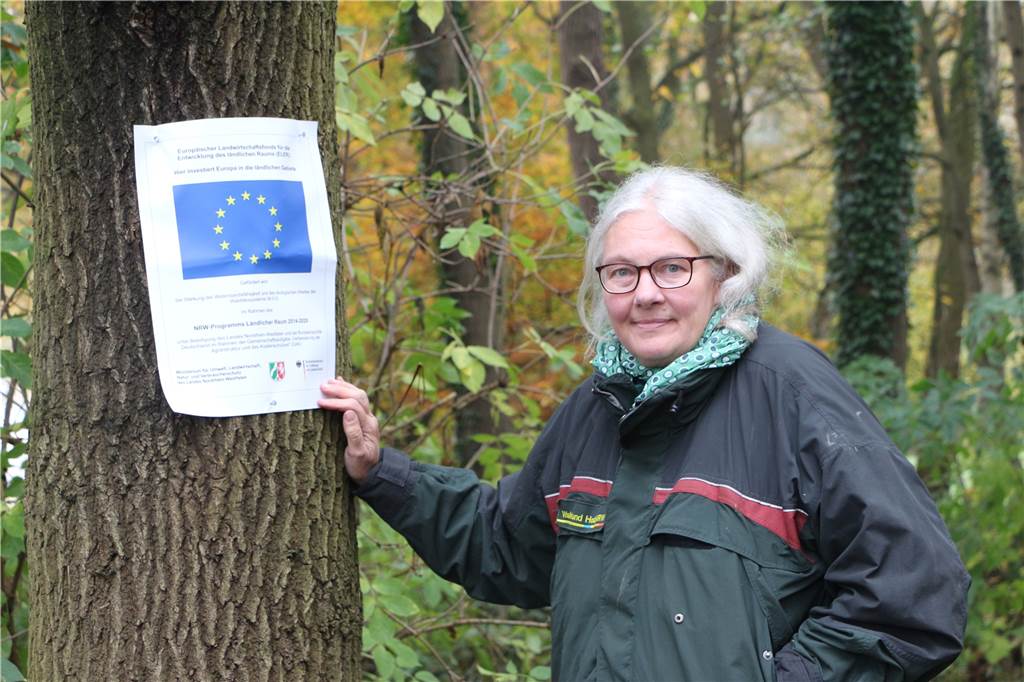 Für die Revierförsterin Andrea Balke sind Waldkalkungen eine wichtige Maßnahme, damit sich er Waldbesser erholen kann. Gefördert werden Kalkungen von Land und EU.