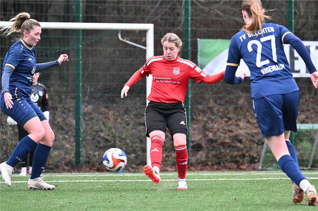 Für Dirk Giezenaar war es das letzte Spiel als Interimstrainer der Flaesheimer Frauen, beim kommenden Spiel steht Erwin Althoff an der Seitenlinie. Die Concordia lag gegen den TV Brechten zwischenzeitlich mit 0:2 zurück, glich aber dank eines Doppelschlags in der Schlussviertelstunde noch zum 2:2 aus.