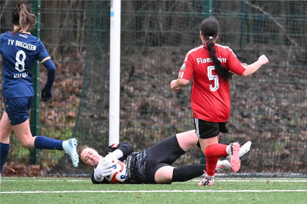 Für Dirk Giezenaar war es das letzte Spiel als Interimstrainer der Flaesheimer Frauen, beim kommenden Spiel steht Erwin Althoff an der Seitenlinie. Die Concordia lag gegen den TV Brechten zwischenzeitlich mit 0:2 zurück, glich aber dank eines Doppelschlags in der Schlussviertelstunde noch zum 2:2 aus.