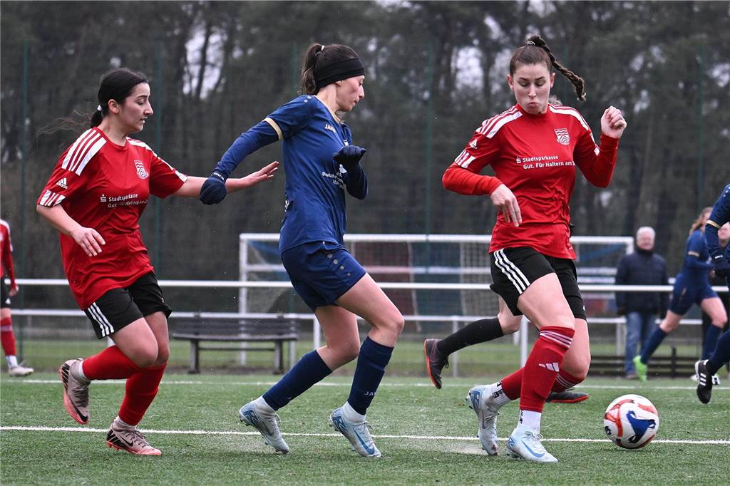Für Dirk Giezenaar war es das letzte Spiel als Interimstrainer der Flaesheimer Frauen, beim kommenden Spiel steht Erwin Althoff an der Seitenlinie. Die Concordia lag gegen den TV Brechten zwischenzeitlich mit 0:2 zurück, glich aber dank eines Doppelschlags in der Schlussviertelstunde noch zum 2:2 aus.
