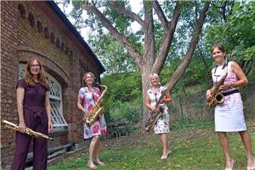 Für eine gelungene Premiere der "Lüner Freiluft Konzerte" sorge am Sonntag (16.8.) das Lilith Saxophon Quartett im Museumsgarten mit (v.l.) Ilona Haberkamp, Nikola Seegers, Catrin Groth und Karin Hatzel.