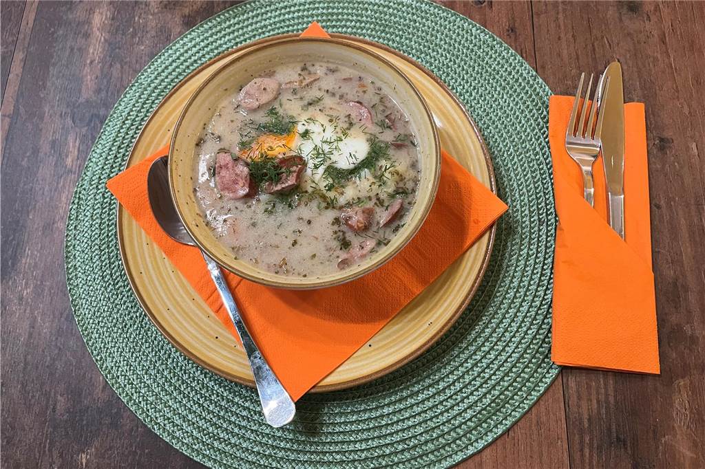 Restaurant „Von Herzen“ im Check: Traditionelle polnische Küche wie bei Mama Żurek, eine traditionelle polnische säuerliche Roggenmehlsuppe.