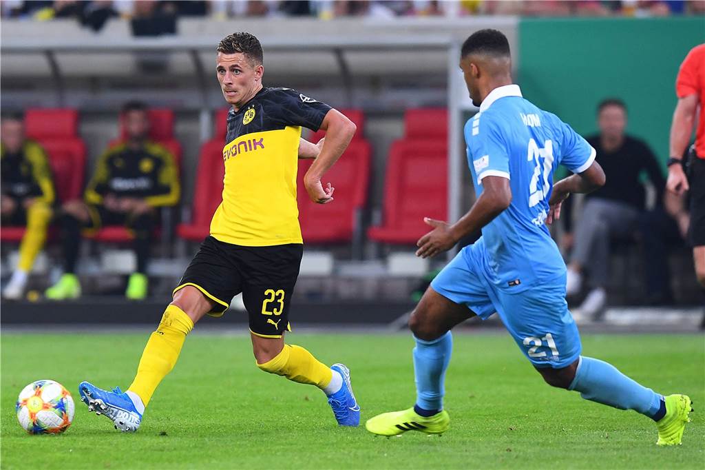 Thorgan Hazard - Mit seiner Vielseitigkeit ist der Neuzugang eine Allzweckwaffe für den BVB Für einen Einsatz im Supercup reichte es noch nicht bei Thorgan Hazard. Bei seinem Pflichtspieldebüt DFB-Pokal setzte er aber starke Akzente.
