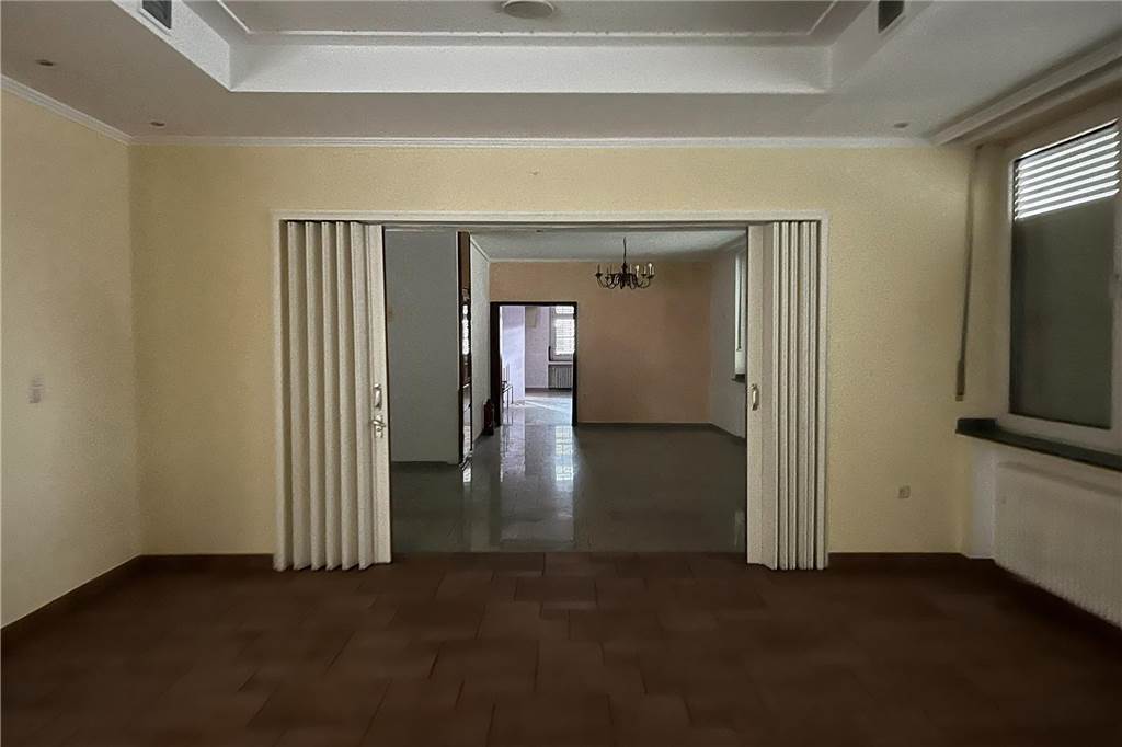 Abriss des Niewerther Hofes beginnt bald: Bilder aus der Ruine Für Feste war im "Niewerther Hof" jede Menge Platz.