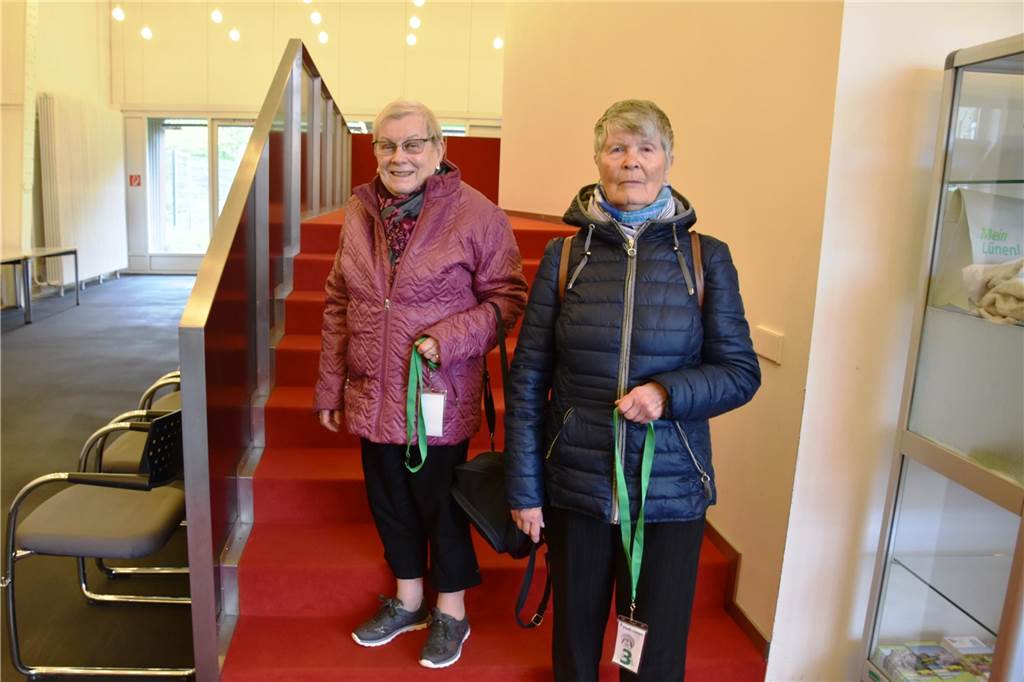 Feierliche Eröffnung: Colani-Ei für breite Öffentlichkeit zugänglich Für Ida und Annegret aus Brambauer ging ein lang gehegter Wunsch in Erfüllung.