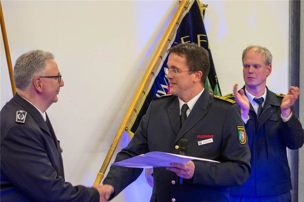Überraschung bei der Feuerwehr : Auszeichnung für Klaus Uppenkamp Generalversammlung der Freiwilligen Feuerwehr Legden.