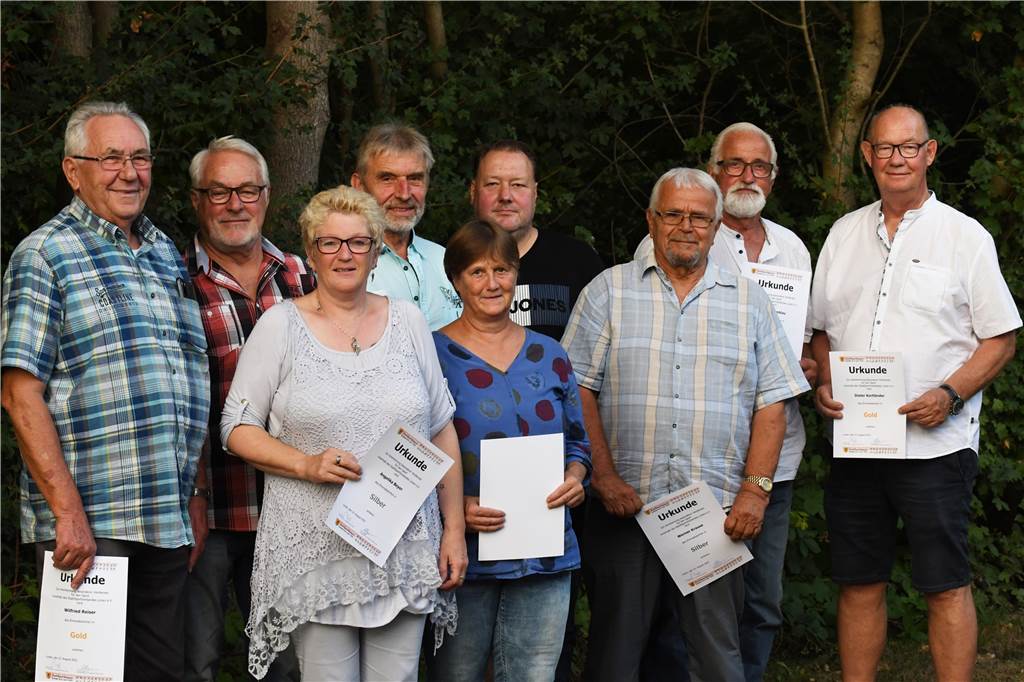 Personelle Wechsel beim Lüner Stadtsportverband: Mehrere neue Mitglieder im Vorstand Für ihre Dienste wurden geehrt (v.l.): Wilfried Reiser, Klaus Neumann, Angelika Beyer, Heinz Möllmann, Martina Seeliger, Steve Kolodziej, Werner Krause, Erich Tremblau und Dieter Korländer.
