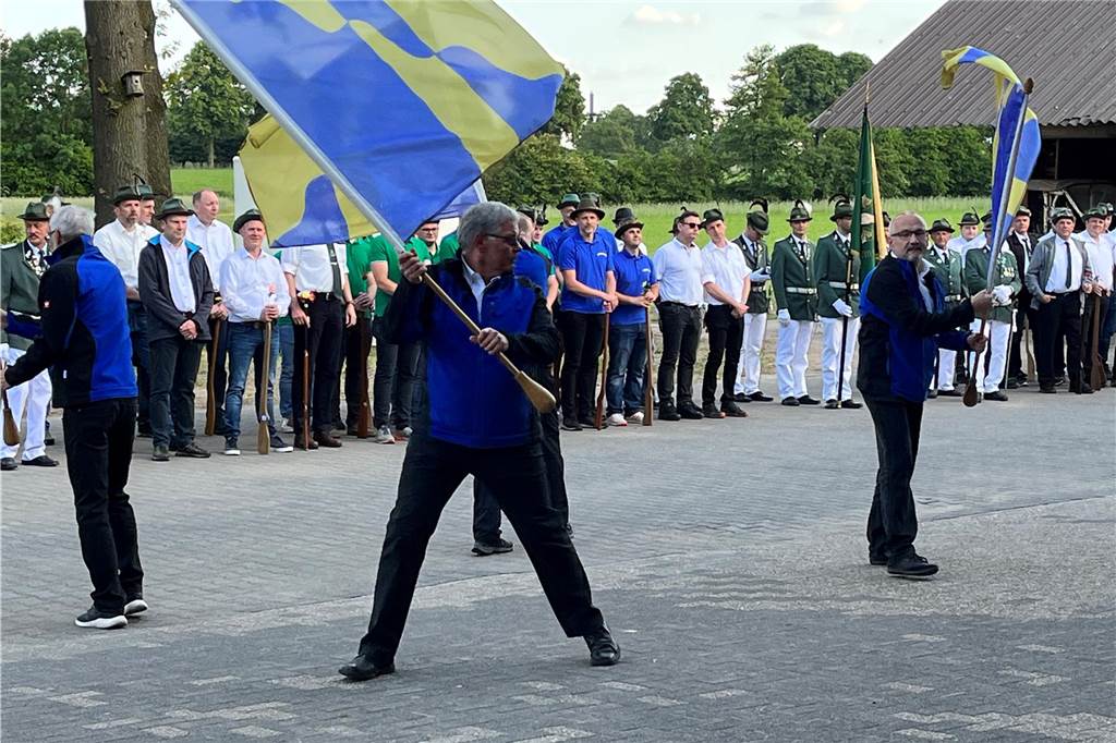 Schwungvoller Fahnenschlag