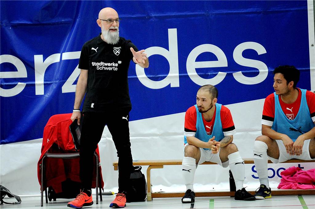 Bei Holzpfosten-Futsalern stehen die Zeichen auf Abschied: Klub will sich neu aufstellen Für Ioannis Karamitsos ist am Saisonende als Trainer der Holzpfosten-Futsaler Schluss.