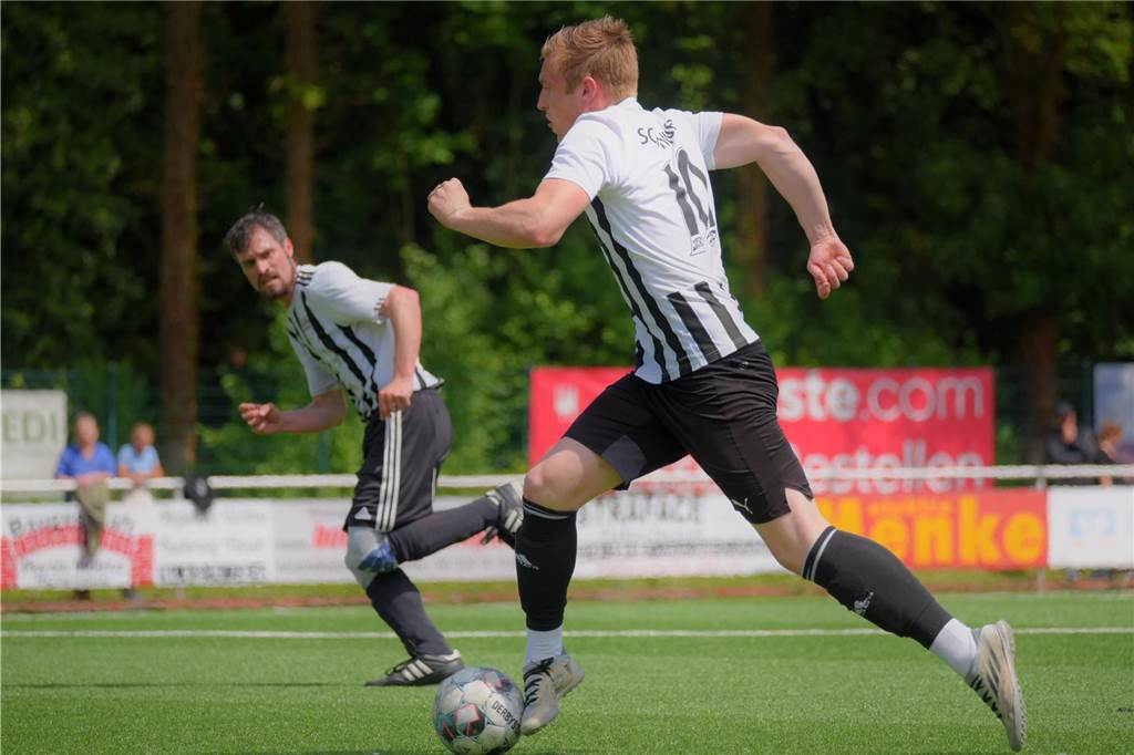 Für Jan-Hendrik Bergmann und den SC Hennen beginnt die Saison mit einem Auswärtsspiel beim SC Berchum/Garenfeld.