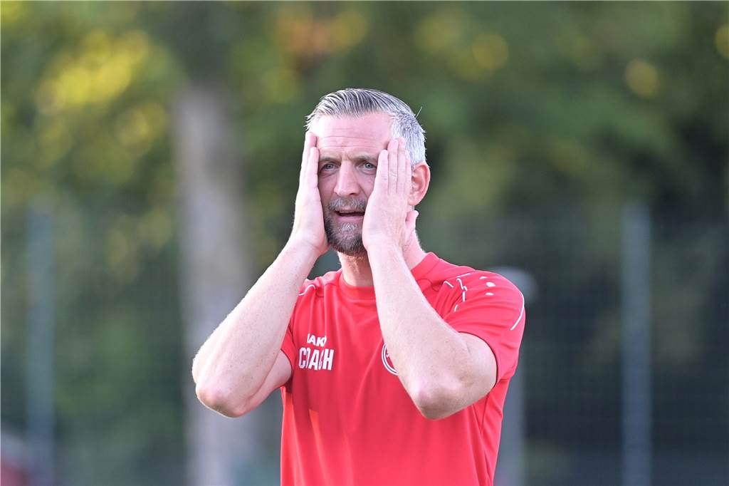 Wer Bier umkippt, muss zahlen - die Strafenkataloge kennen keine Grenzen "Für jedes Ligaspiel ohne Gegentor gibt das Trainerteam einen Kasten Bier aus", sagt Thomas Synowczik von der Spvgg. Erkenschwick II.