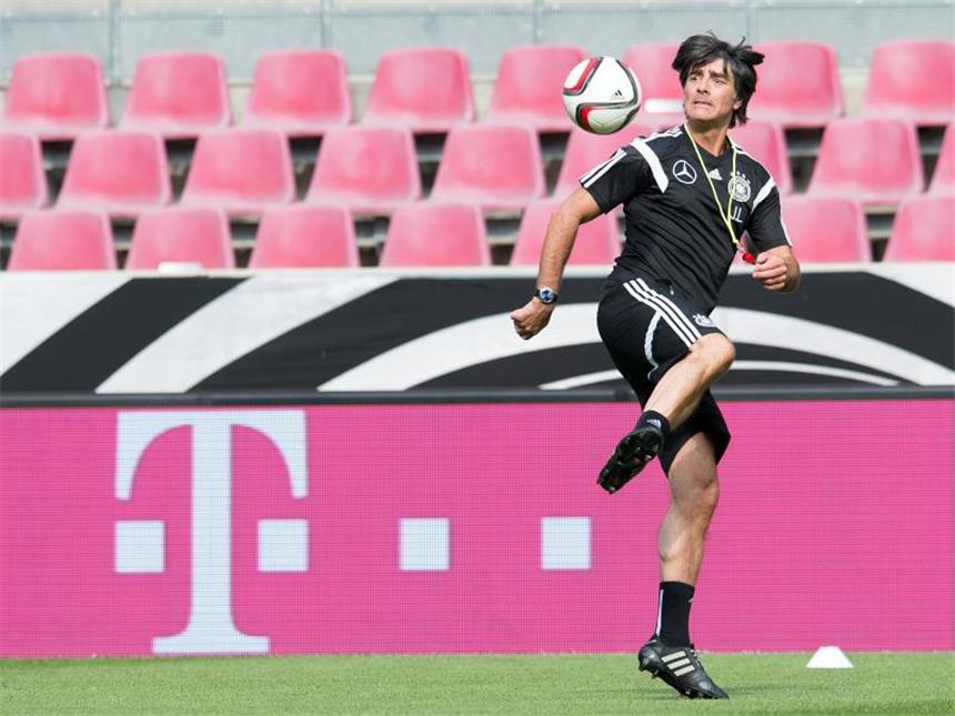 Dritter Vergleich mit Klinsmanns US-Team seit 2013 Für Joachim Löw ist die Partie gegen die USA das 121. Länderspiel als Bundestrainer. Foto: Federico Gambarini