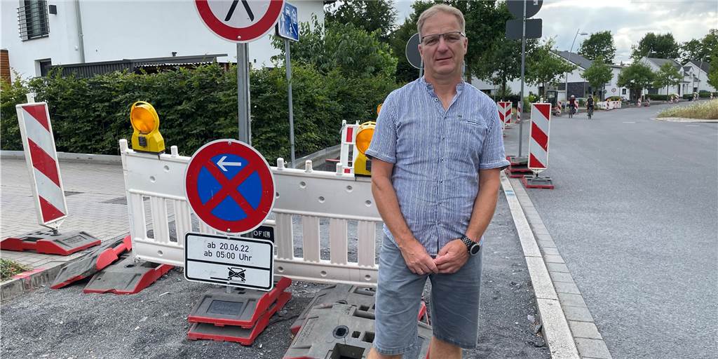 Nutzer der Hohenbuschei-Allee stellen Gehweg-Sanierung in Frage Für Jörg Winter ist die Sanierung der Gehwege eine sinnlose Maßnahme.