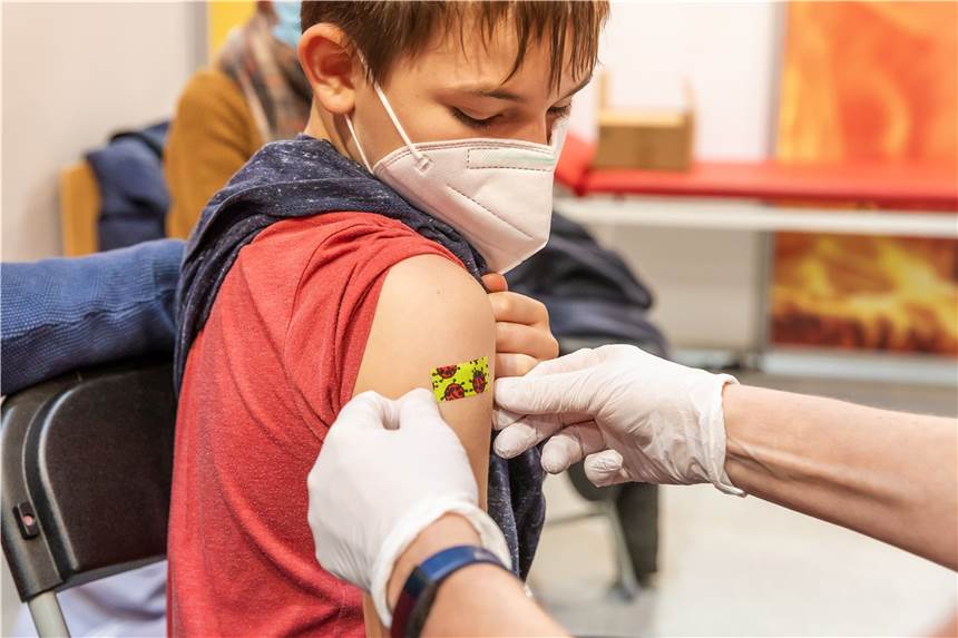 Biontech-Impfung für Kleinkinder: Unternehmen beantragen Zulassung – eine Frage noch offen Für Kinder zwischen 5 und 11 Jahren liegt der entsprechende Impfstoff bereits vor. Für Kinder ab 6 Monaten hat Biontech/Pfizer jetzt die Notfallzulassung in den USA beantragt.