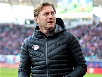 Für Leipzigs Cheftrainer Ralph Hasenhüttl sind die Spekulationen um ein Verbot an der Champions League teilzunehmen kein Thema": "Schaun mer ma, was passiert." Foto: Jan Woitas