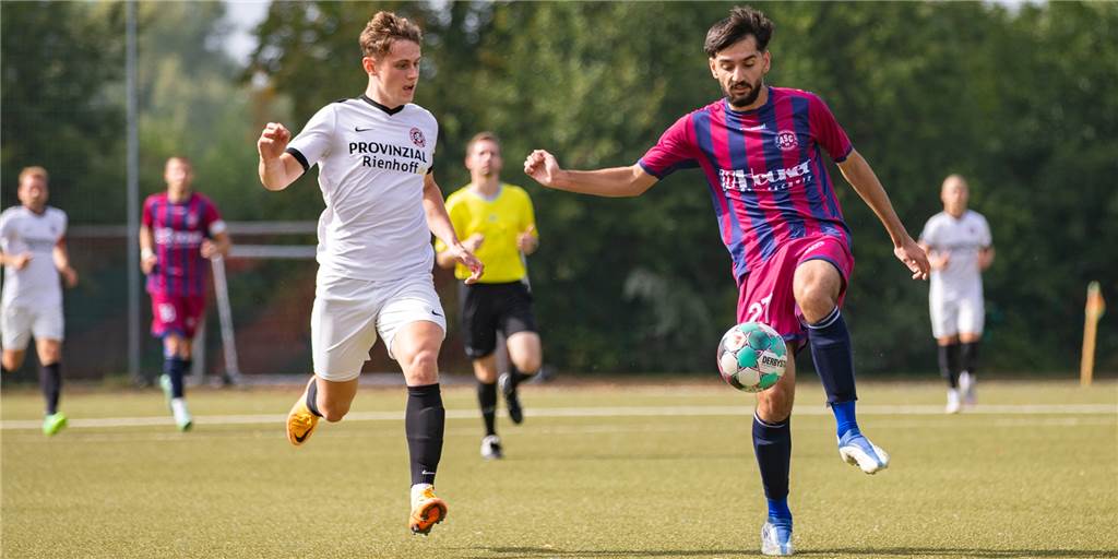 Von wegen Serie: Höhenflug des SSV Mühlhausen endet gegen krampfende U23 Für Luca Steinbach (l.) und der SSV Mühlhausen, hier gegen Aplerbecks Baran Müldur, reichte es nur zu einem Punktgewinn.
