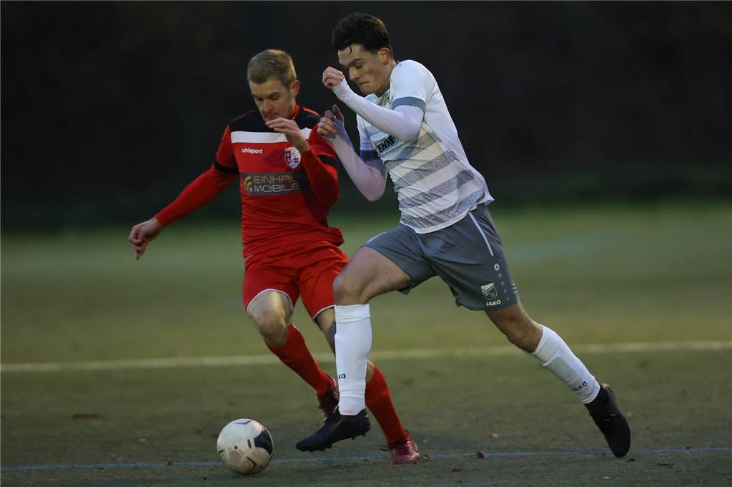 Spieler des FC Nordkirchen hört zu „99,99 Prozent“ auf: Ex-Herberner greift aber nochmal an Für Lutz Schaemann (r.) findet Joachim Mrowiec lobende Worte.