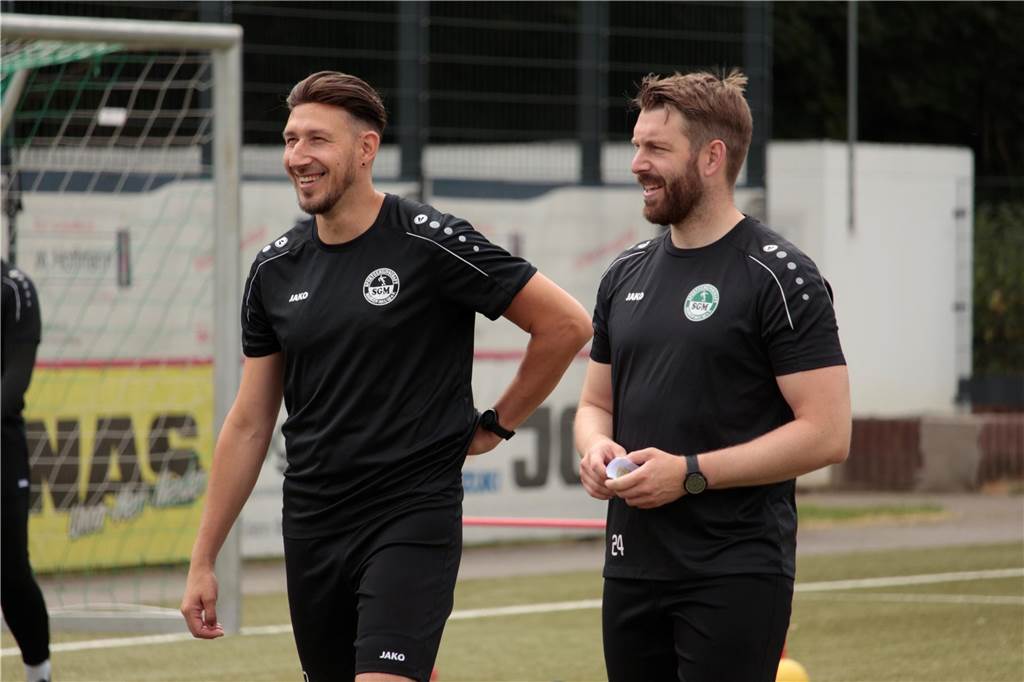 Unnaer-Derby erneut als Auftakt in der Bezirksliga 8: den Verantwortlichen „ist es egal“ Für Marco Köhler (r.) von der SG Massen war der Derby-Auftakt keine große Überraschung.