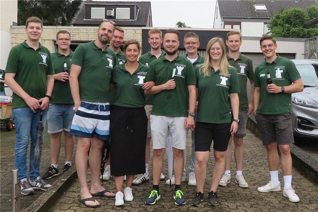 Schermbecks verrücktestes Schützenfest: Die Fähnchenschützen ziehen wieder los Thron der Fähnchenschützen