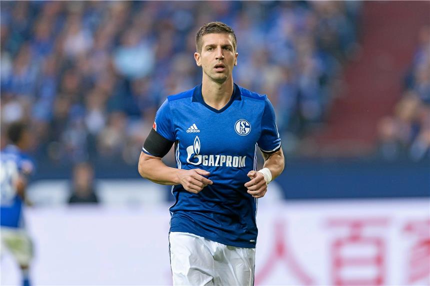 Königsblau bereitet sich im „Reich der Mitte“ vor Für Matija Nastasic könnte es für eine WM-Teilnahme mit Serbien wegen eines Kreuzbandanrisses eng werden.