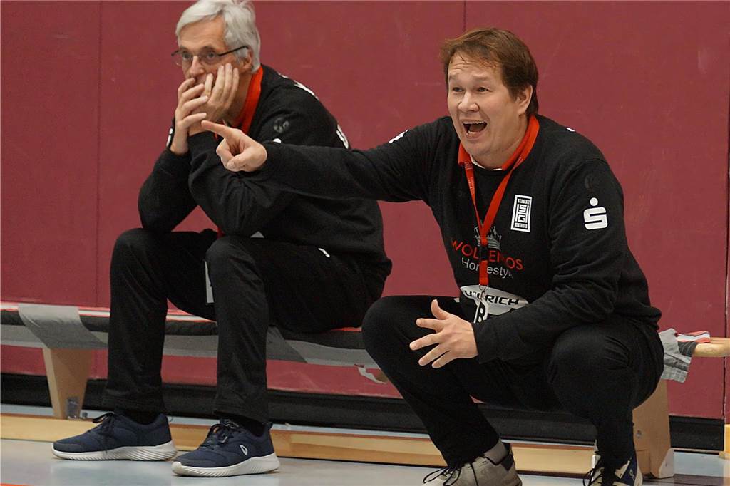 HSG-Damentrainer für nächste Saison kommt aus eigenen Reihen : Mit prominenter Unterstützung Für Mischa Quass, hier an der Seite des Sportlichen Leiters Rolf Linnemann, ist nach den verbleibenden neun Spielen der laufenden Saison als Trainer Schluss.