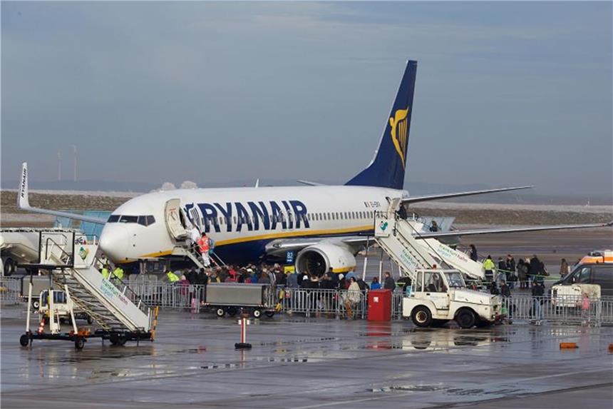 Ryanair und deutsche Piloten sondieren Für Passagiere des Billigfliegers Ryanair steigt die Hoffnung, dass Streiks bei Europas größtem Billigflieger in diesem Sommer noch vermieden werden könnten. Foto: Thomas Frey