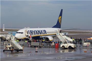 Für Passagiere des Billigfliegers Ryanair steigt die Hoffnung, dass Streiks bei Europas größtem Billigflieger in diesem Sommer noch vermieden werden könnten. Foto: Thomas Frey