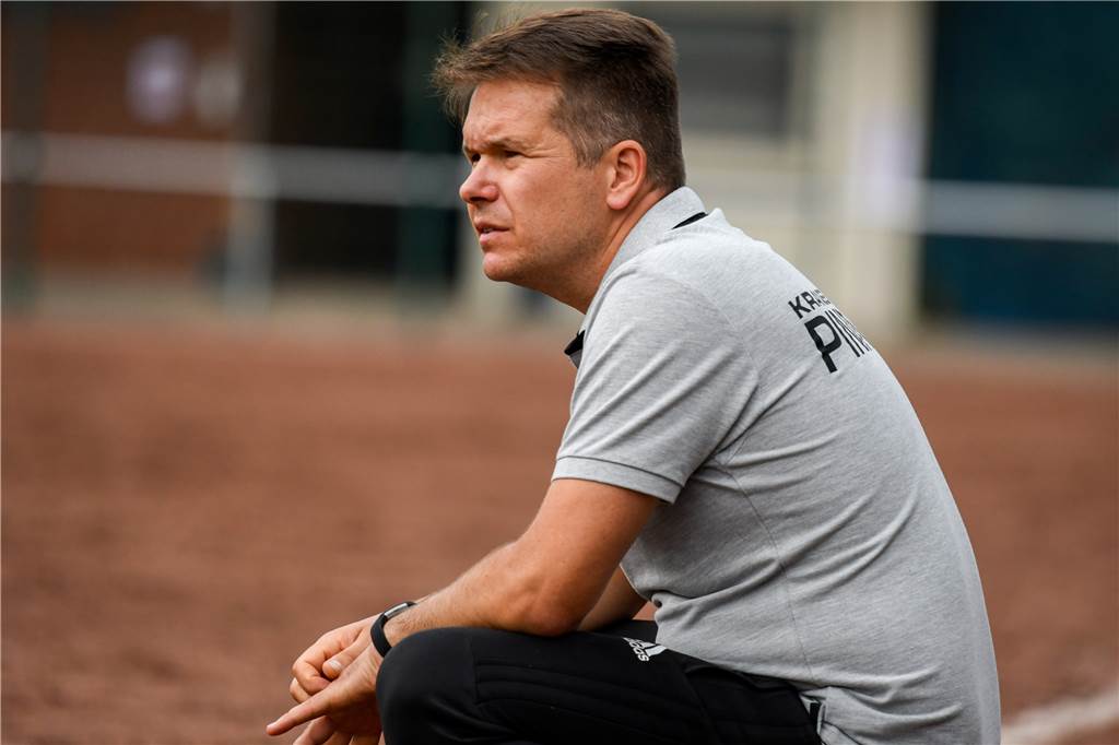„Mit den Werten ist das alles scheiße“: Lüner Fußball-Vereine reagieren auf Lockerungen Für Preußen-Trainer Stefan Urban kommt Training in Gruppen nicht in Frage.