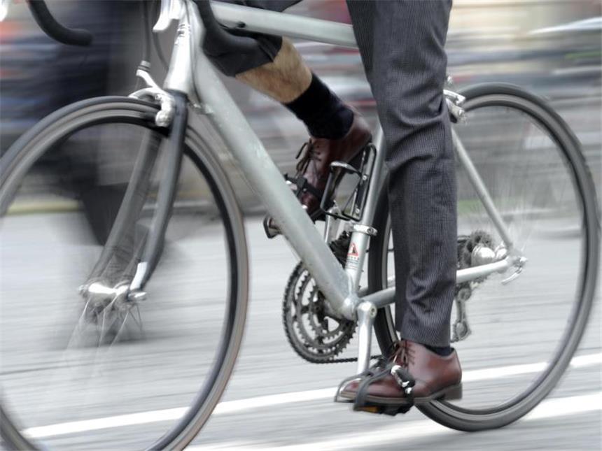 «Mit 0,5 geht's besser»: Betrunken radeln für Studienzwecke Für Radfahrer gilt die 1,6-Promillegrenze. Wissenschaftler fanden jedoch heraus: spätestens ab 1,1 Promille nehmen die alkoholbedingten Ausfallerscheinungen zu. Foto: Tobias Hase dpa