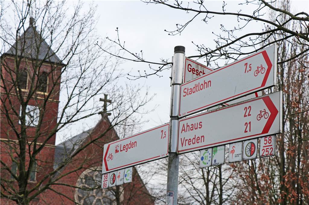 Büren: Zusammenhalt wird groß geschrieben, ohne eigenes Auto ist man aber aufgeschmissen Für Radwanderer sind es paradiesische Zustände in Büren. Sie können die ausgeschilderten Wege nehmen, aber es gibt zu jedem Ziel verschiedenste Pfade, betonen die Einheimischen. Radfahren hat beim Ortsteilcheck die volle Punktzahl erhalten.