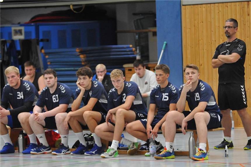 Handball: Die Bezirksliga-Saison ist gestoppt Für Ralf Utech (r) und seine Bezirksliga-Handballer des TuS Ickern geht die Saison zunächst nicht weiter.