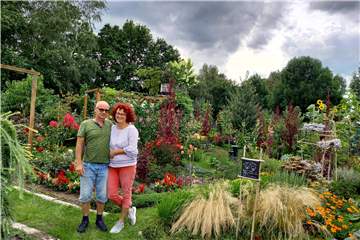 Für Ralph und Sarka Reinecke ist ihr Garten der absolute Ort der Entspannung - auch wenn sehr viel Arbeit drin steckt.