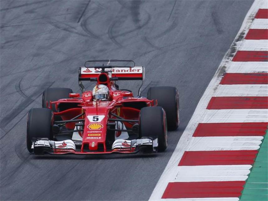 Vettel visiert Pole an - Hypothek für Hamilton Für Sebastian Vettel und Ferrari gilt es, in Spielberg die beste Startposition zu sichern. Foto: Darko Bandic