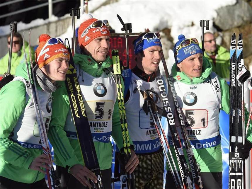Deutsche Biathleten in Bestbesetzung nach Übersee Für Simon Schempp (l-r), Arnd Peiffer, Benedikt Doll und Erik Lesser geht es zu den Weltcups nach Übersee. Foto: Claudio Onorati