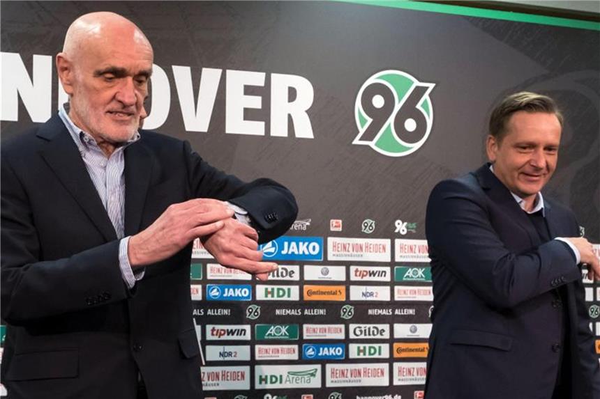 Kind: Sportchef Heldt bleibt „ohne Wenn und Aber“ Für Sportdirektor Horst Heldt (r) und Hannover 96s Präsident Martin Kind ist das Wechsel-Intermezzo kein Thema mehr. Foto: Peter Steffen