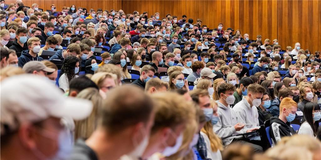 Für Studenten wird das Geldmanagement immer schwieriger, beachtet man die Energie- und Gaskrise. Nun zeigt eine Auswertung von immowelt, dass auch die Mietpreise angestiegen sind.