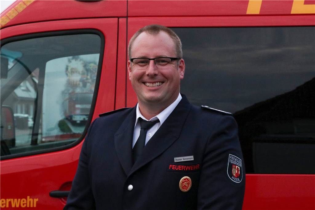 Diesel ausgelaufen: Feuerwehr über Stunden mit verunglücktem LKW beschäftigt Für Thomas Vennemann (36), Leiter der Freiwilligen Feuerwehr Heek, sind Einsätze auf der A31 nichts ungewöhnliches. 15 bis 20 Mal pro Jahr rücken die beiden Löschzüge aus Heek und Nienborg auf die Autobahn aus.