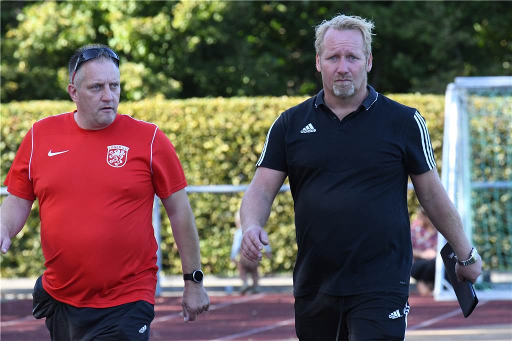 Lüner Bezirksligist freut sich trotz Lockdown über vier „Neuzugänge“ Für Trainer Manuel Lorenz (rechts) und den Lüner SV II hätte der Saisonstart kaum schlechter laufen können.