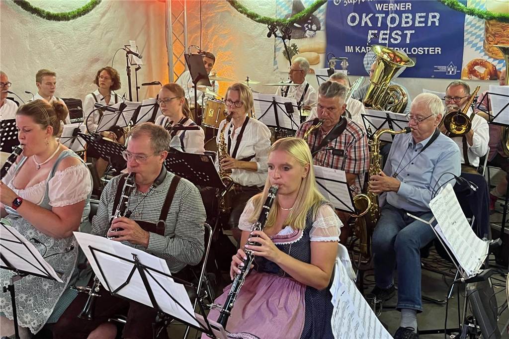 Für zünftige Musik sorgte das Orchester "La Musica di Martino".