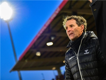 Fürths Trainer Janos Radoki hat sich einen bakteriellen Infekt zugezogen. Foto: Nicolas Armer
