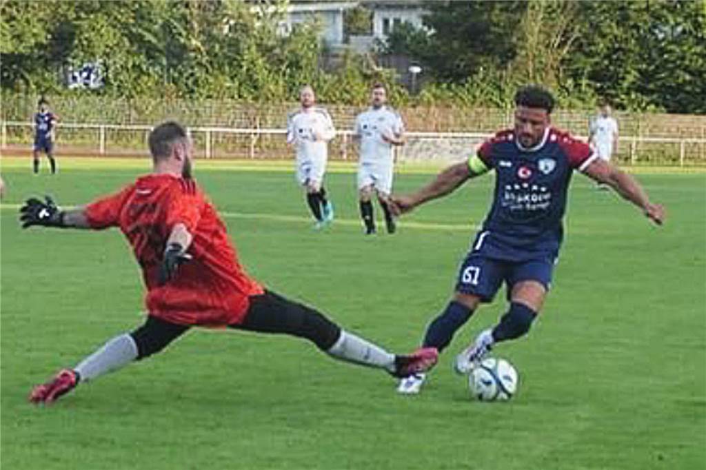 Spieler von FC Bönen macht Viererpack gegen Preußen: Verein möchte den schnellen Durchmarsch schaffen Furkan Bahcepkapili, Stürmer des FC Bönen, will die Liga zerschießen.
