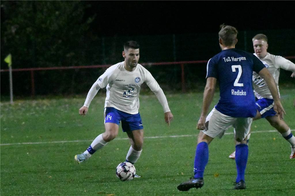 Fußball ist ein verrückter Sport. Am 15. Spieltag gab es auf dem Sportplatz am Fuchweg eine Partie der Sorte „Fußball verkehrt“ - zwischen dem FC Castrop-Rauxel und dem TuS Harpen. Der FC war spielbestimmend. Die Bochumer siegten aber mit 4:1.