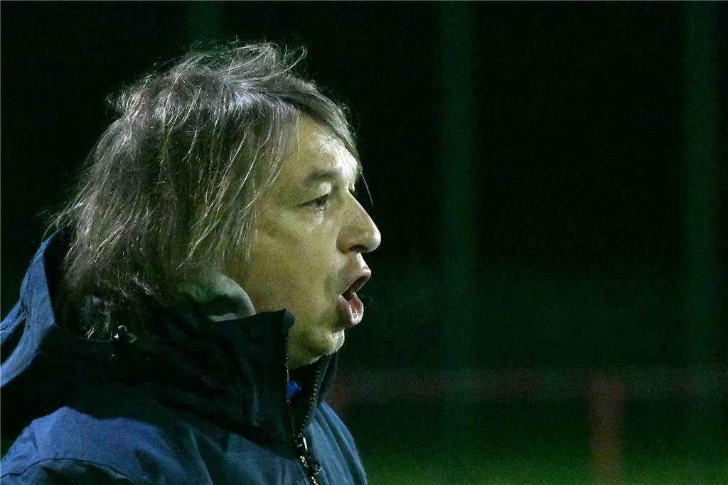 Fußball ist ein verrückter Sport. Am 15. Spieltag gab es auf dem Sportplatz am Fuchweg eine Partie der Sorte „Fußball verkehrt“ - zwischen dem FC Castrop-Rauxel und dem TuS Harpen. Der FC war spielbestimmend. Die Bochumer siegten aber mit 4:1.