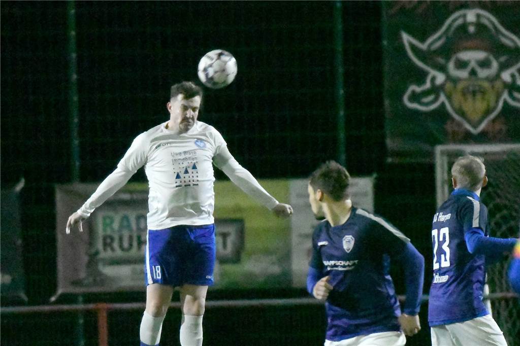 Fußball ist ein verrückter Sport. Am 15. Spieltag gab es auf dem Sportplatz am Fuchweg eine Partie der Sorte „Fußball verkehrt“ - zwischen dem FC Castrop-Rauxel und dem TuS Harpen. Der FC war spielbestimmend. Die Bochumer siegten aber mit 4:1.