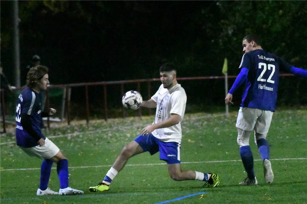 Fußball ist ein verrückter Sport. Am 15. Spieltag gab es auf dem Sportplatz am Fuchweg eine Partie der Sorte „Fußball verkehrt“ - zwischen dem FC Castrop-Rauxel und dem TuS Harpen. Der FC war spielbestimmend. Die Bochumer siegten aber mit 4:1.