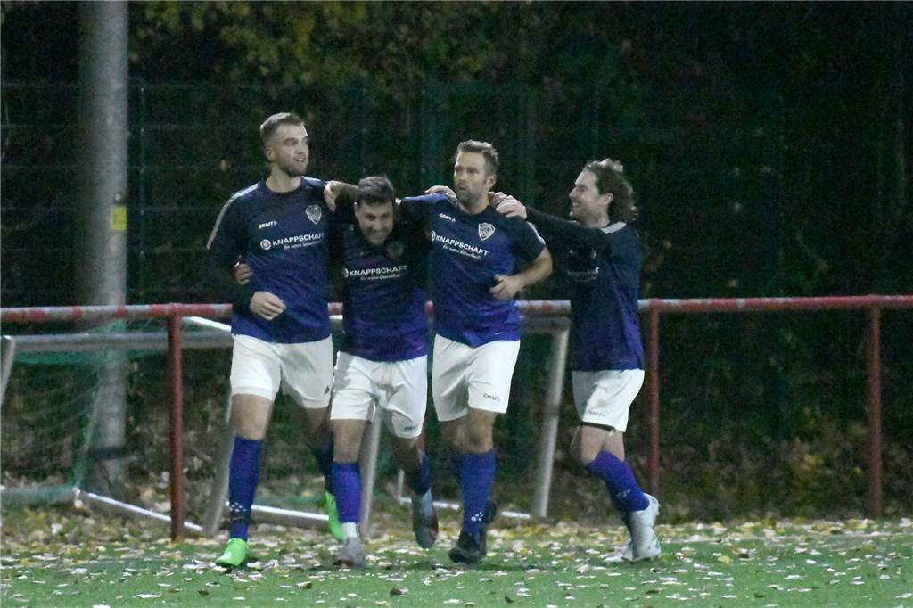 Fußball ist ein verrückter Sport. Am 15. Spieltag gab es auf dem Sportplatz am Fuchweg eine Partie der Sorte „Fußball verkehrt“ - zwischen dem FC Castrop-Rauxel und dem TuS Harpen. Der FC war spielbestimmend. Die Bochumer siegten aber mit 4:1.