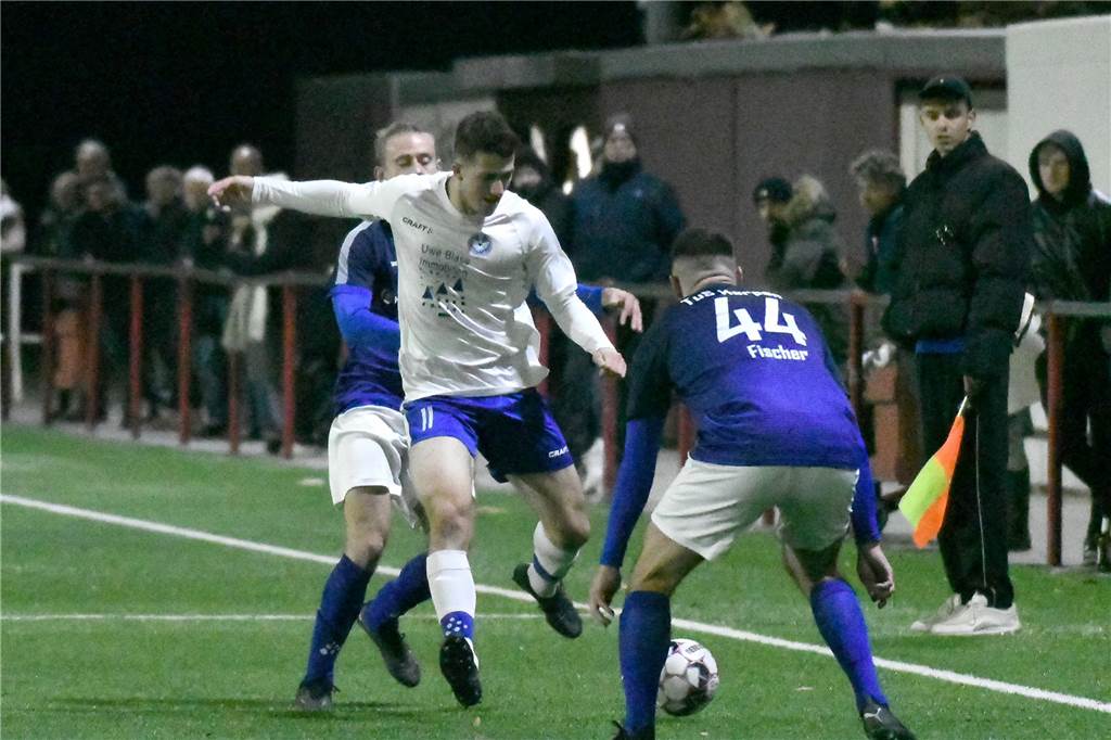 Fußball ist ein verrückter Sport. Am 15. Spieltag gab es auf dem Sportplatz am Fuchweg eine Partie der Sorte „Fußball verkehrt“ - zwischen dem FC Castrop-Rauxel und dem TuS Harpen. Der FC war spielbestimmend. Die Bochumer siegten aber mit 4:1.