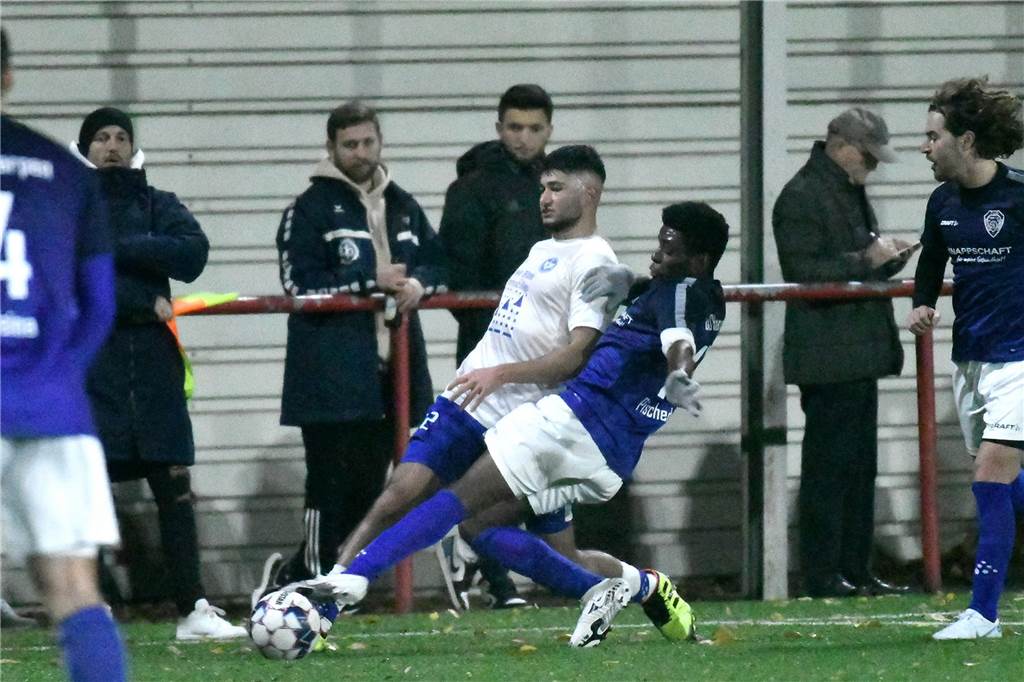 Fußball ist ein verrückter Sport. Am 15. Spieltag gab es auf dem Sportplatz am Fuchweg eine Partie der Sorte „Fußball verkehrt“ - zwischen dem FC Castrop-Rauxel und dem TuS Harpen. Der FC war spielbestimmend. Die Bochumer siegten aber mit 4:1.