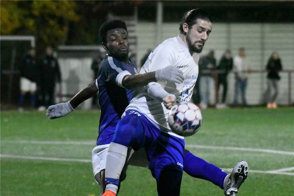 Fußball ist ein verrückter Sport. Am 15. Spieltag gab es auf dem Sportplatz am Fuchweg eine Partie der Sorte „Fußball verkehrt“ - zwischen dem FC Castrop-Rauxel und dem TuS Harpen. Der FC war spielbestimmend. Die Bochumer siegten aber mit 4:1.